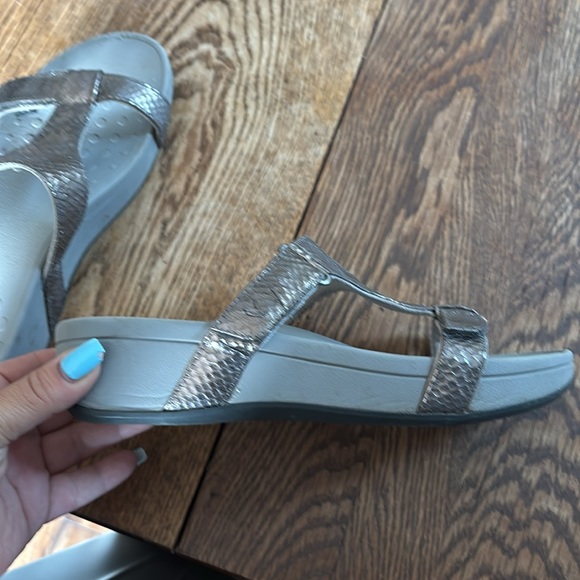 Vionic Wedge Sandals - Silver and gray - Picture 4 of 4